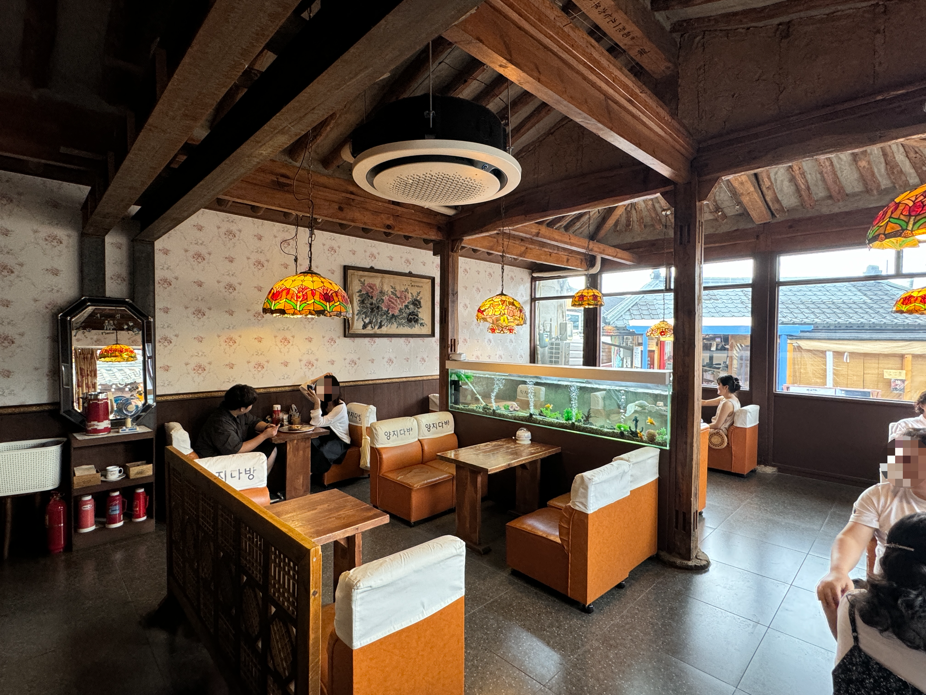 경주-카페-양지다방-메인홀