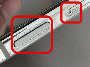 편 상태에서 전원과 볼륨 내리기 버튼