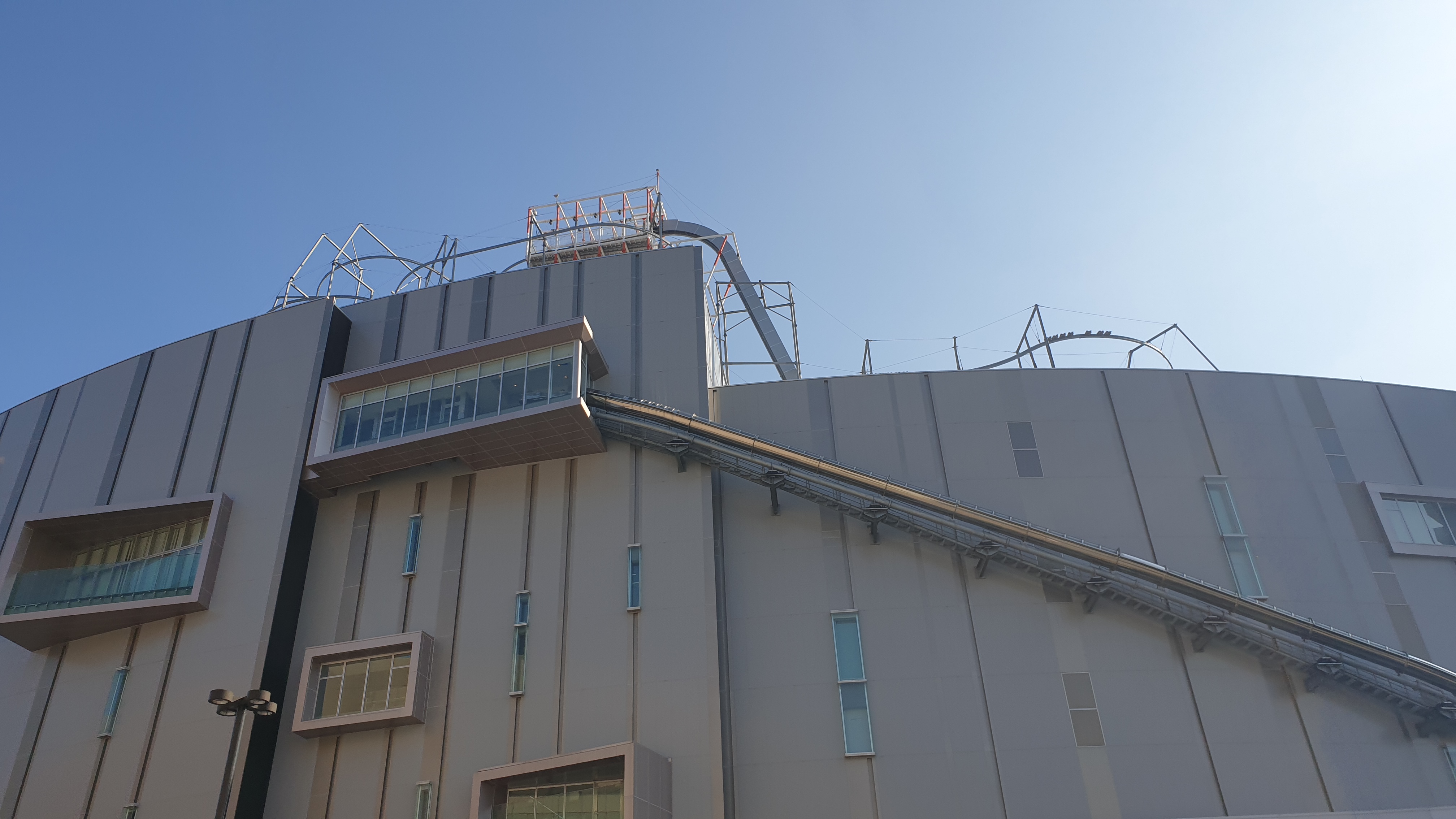 후쿠오카돔 별관 놀이기구의 모습