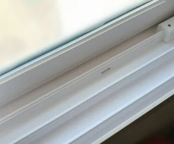 창틀 먼지 진공청소기 솔브러시와 물티슈로 닦는 순서_23