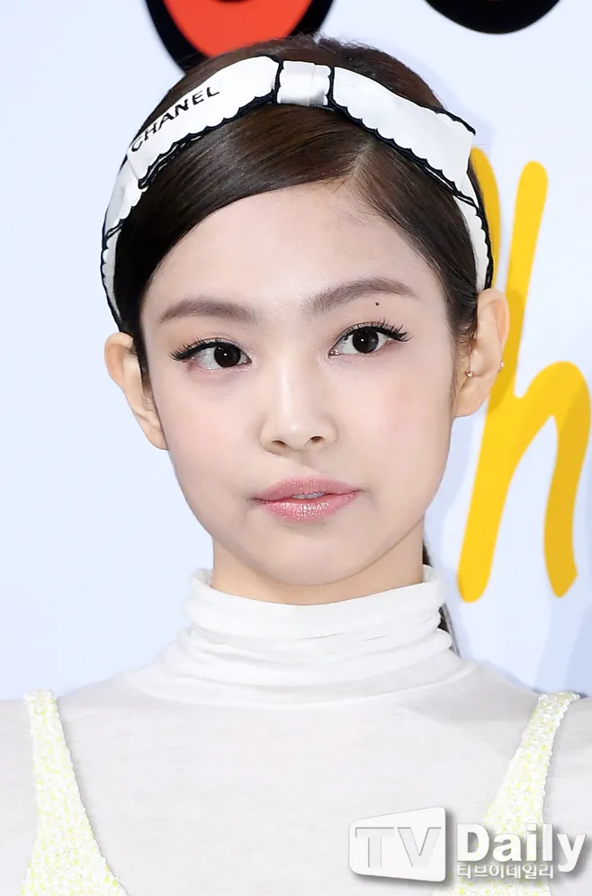 눈과 눈사이 점 관상 의미와 해석_6