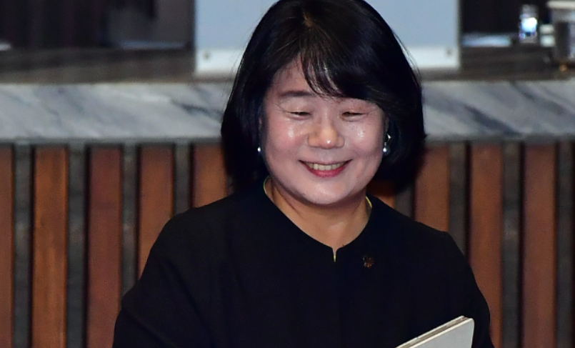 윤미향 국회의원 프로필