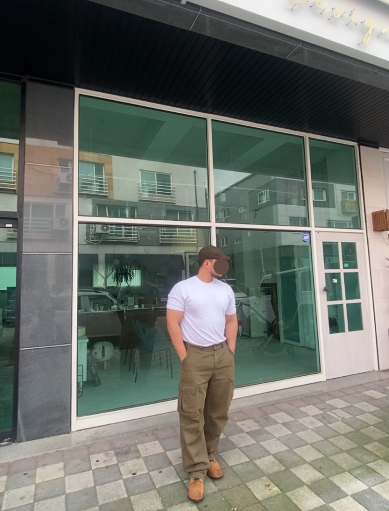 데일리룩(2025. 7. 30.)와일드브릭스 헤링본 헌팅캡 브라운, 무신사 무신사스탠다드 쿨탠다드 반팔 티셔츠 화이트, 프리즘웍스 카고 팬츠 카키, 레드윙 아이언레인저 호손뮬스키너