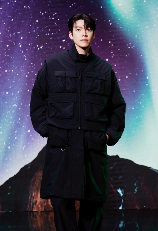 김우빈 프로필 작품활동 연애 신민아 결혼 투병 결별 드라마 영화 넥플릭스