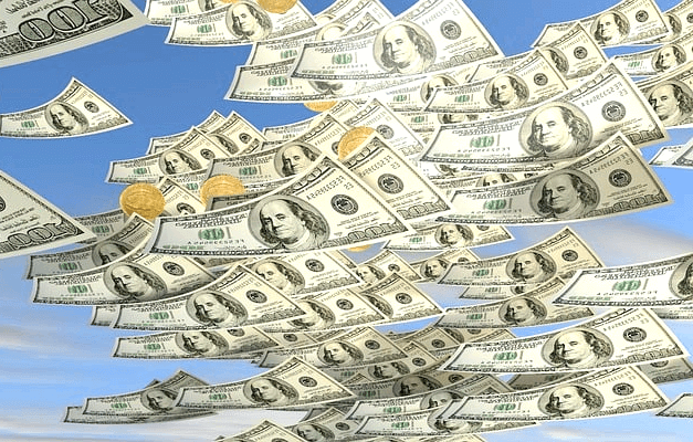 하늘에서 수많은 달러 지폐들이 우수수 떨어지는 풍경이다.