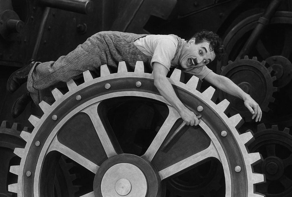 20세기 영화 거장 채플린 (출처 chat GPT)