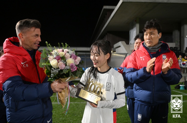 여자 축구 국가대표 장슬기 센추리클럽 가입