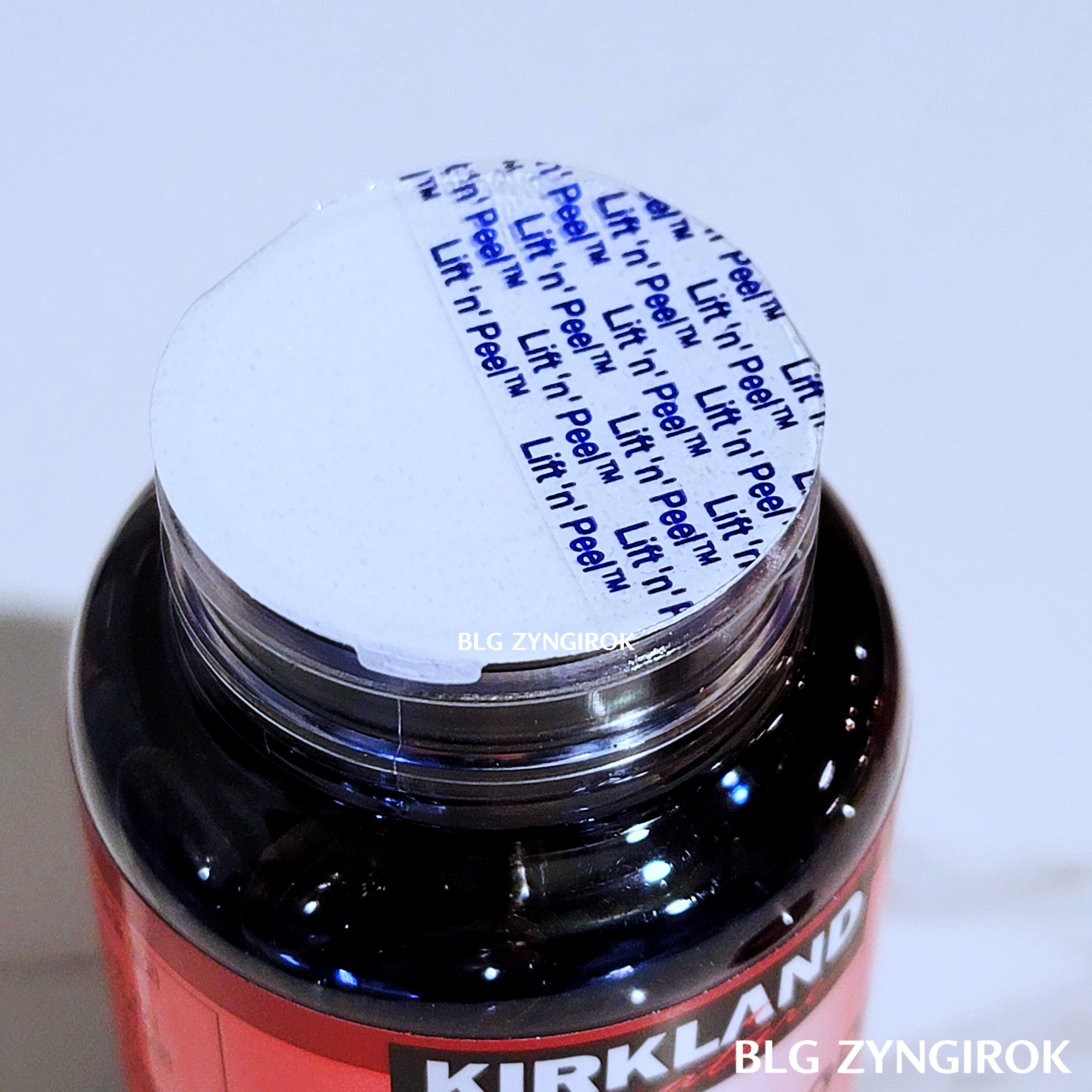 커클랜드-시그치처-크릴오일-500mg-뚜껑을-열어-밀봉씰이-붙어있는-모습이다.