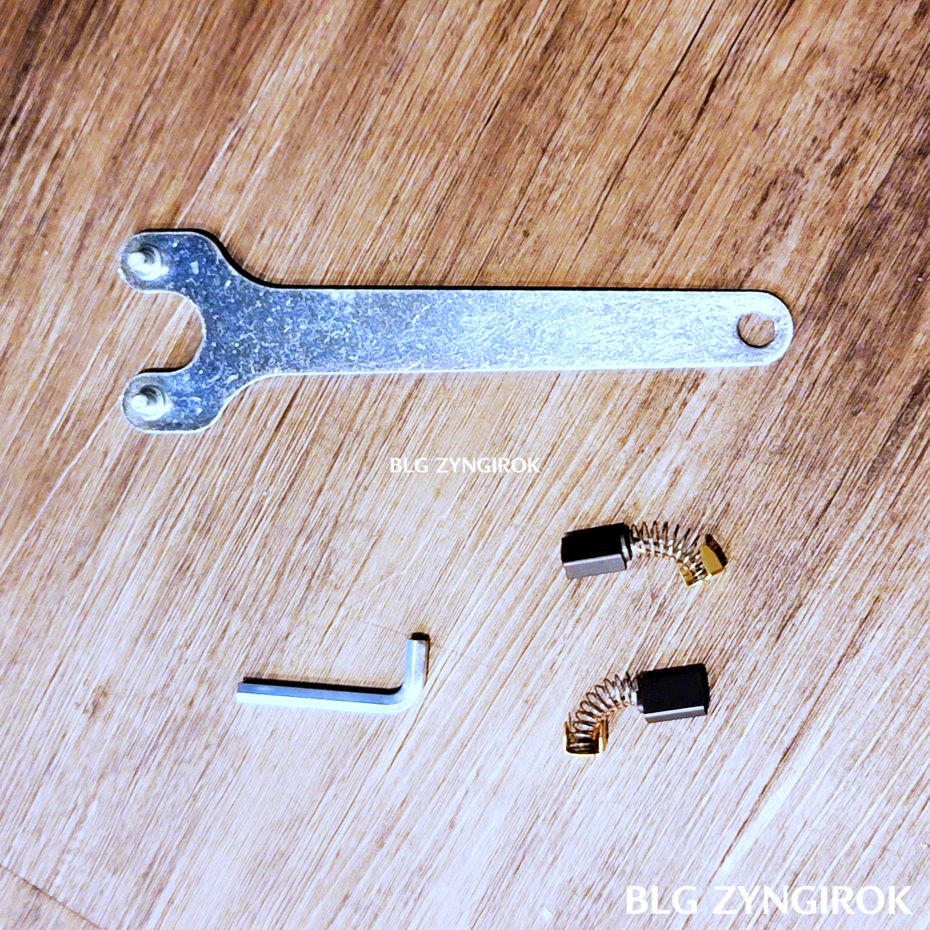 엑스코트 파괴 해머 결합공구들이다.