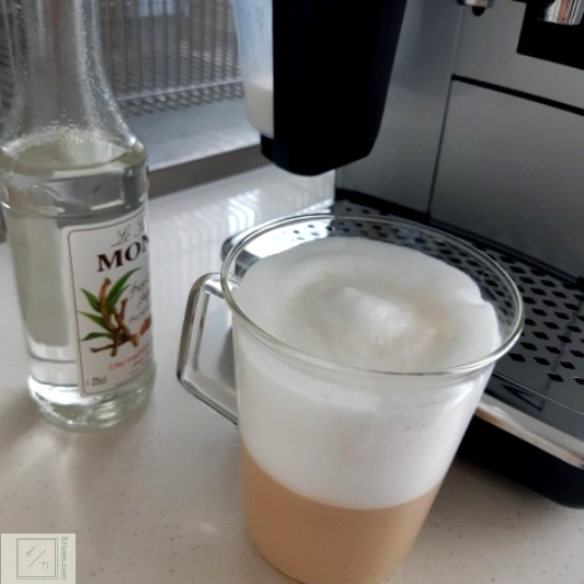 카페라떼가 완성되었습니다.