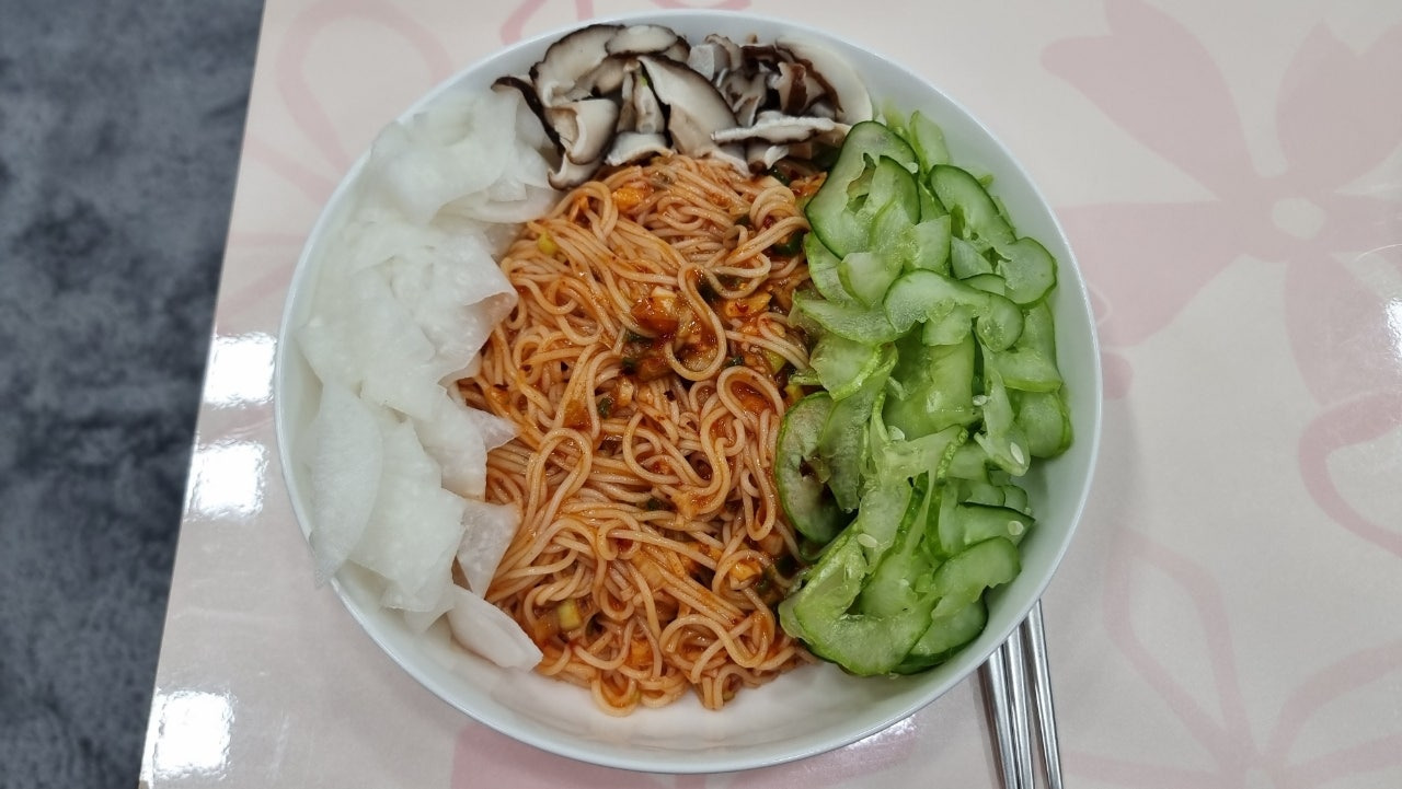 비빔국수
오이 비빔국수