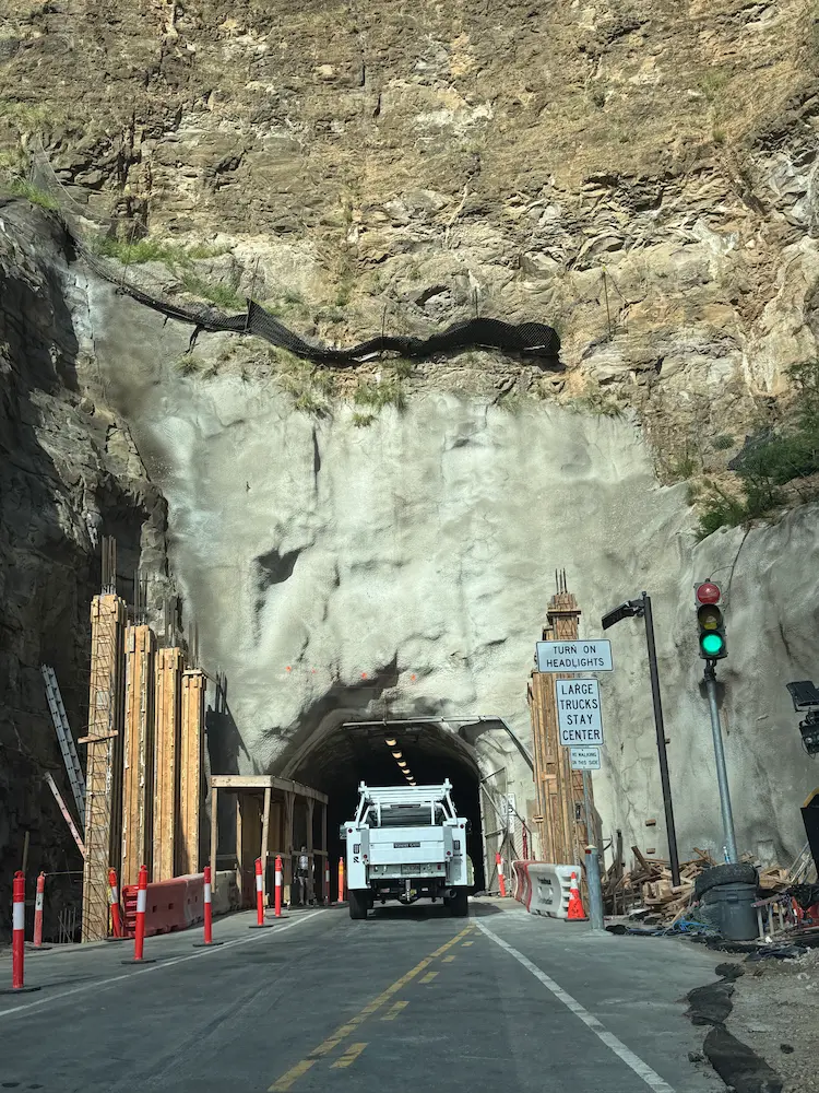 하와이 다이아몬드헤드 주차장 입구 터널