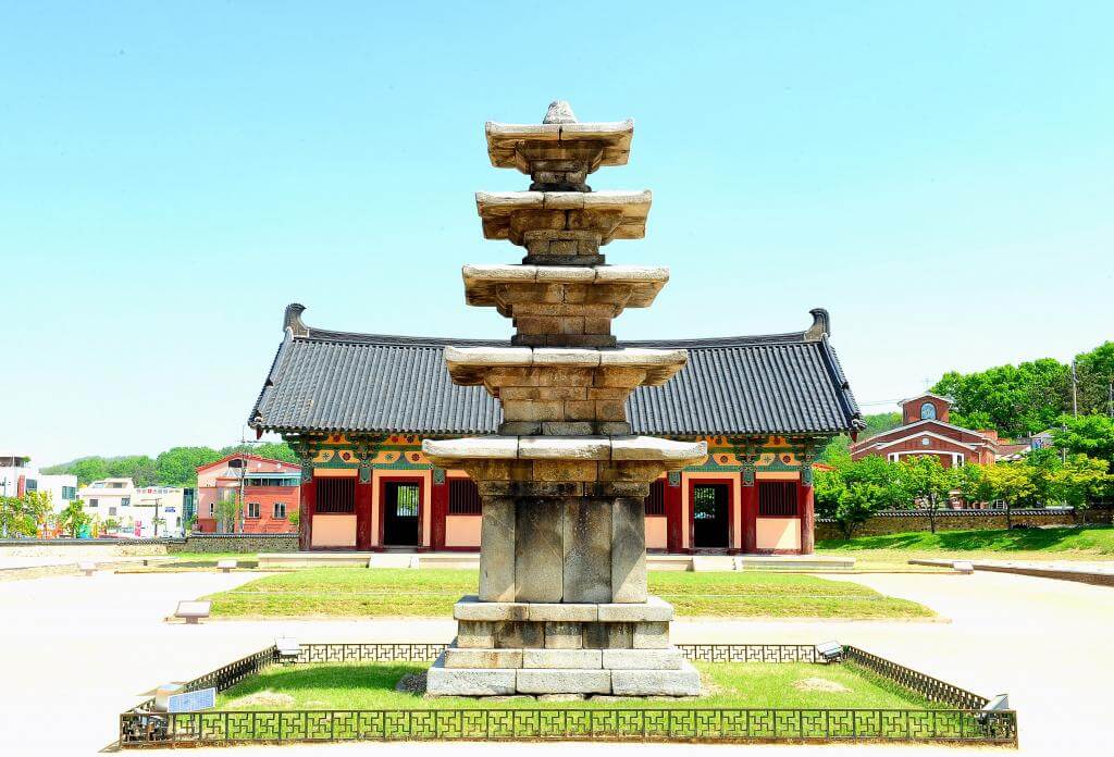 정림사지 5층석탑 - 백제의 위엄 국보 제9호의 압도적인 존재감