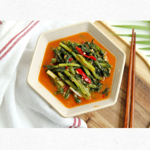 여름 김치와 냉면 한 그릇