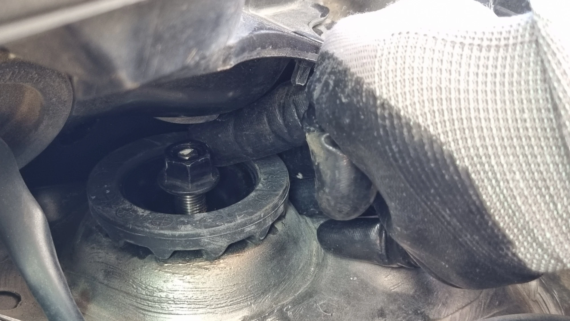 인슐레이터 더스트 커버 끼운 모습