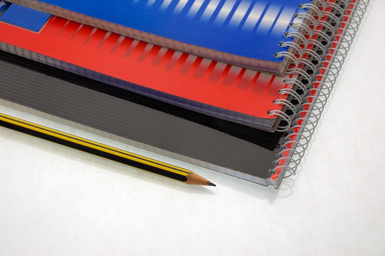 색상이 다른 공책 사진