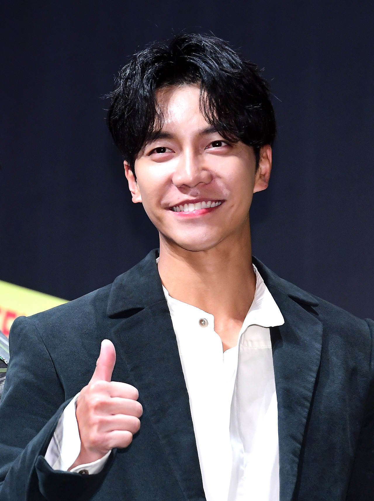 이승기 정면 사진 화보