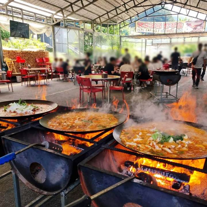생생정보 참나무 장작 솥뚜껑 닭볶음탕 맛집