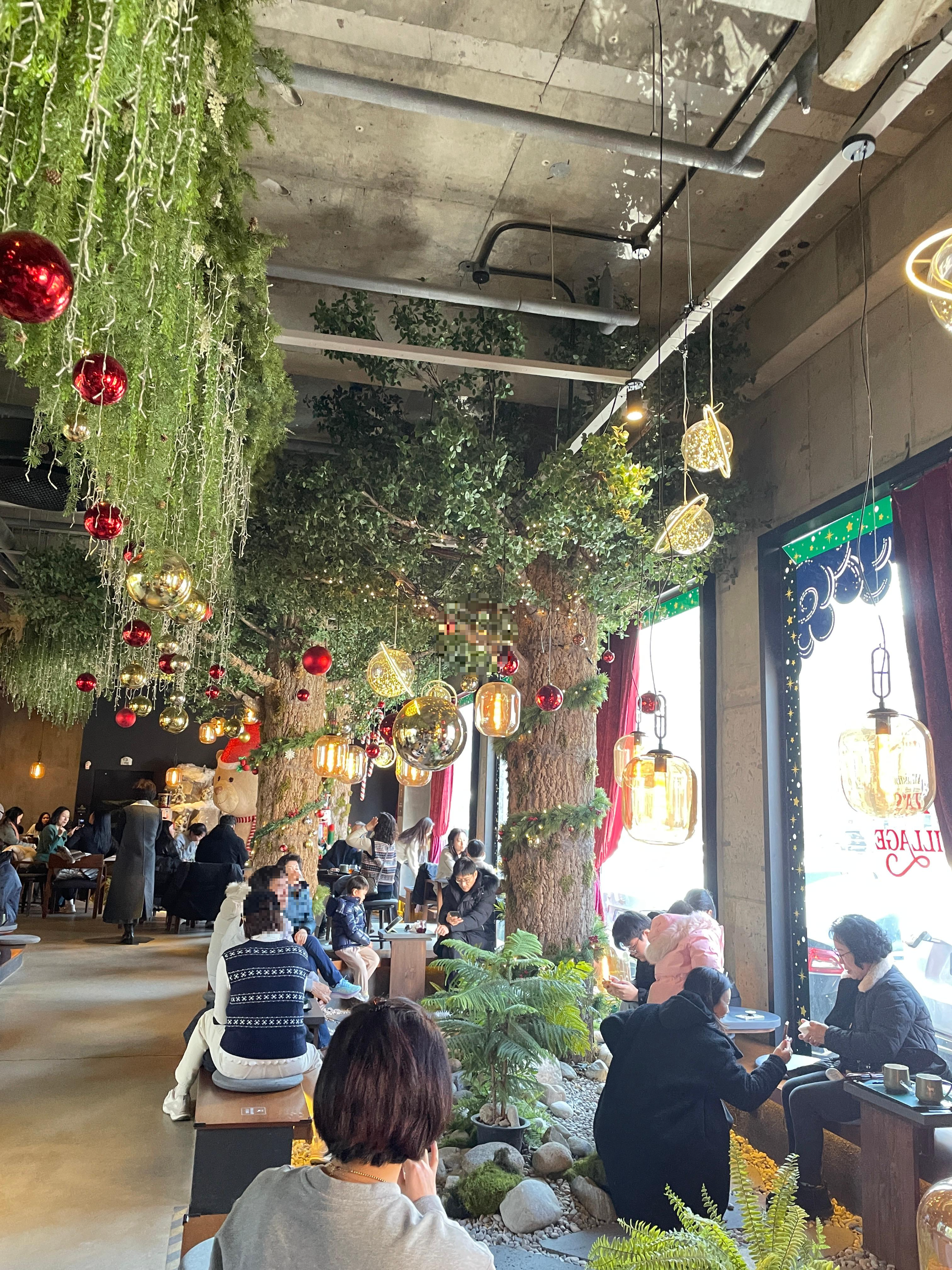 카페 어나더사이드 크리스마스 시즌