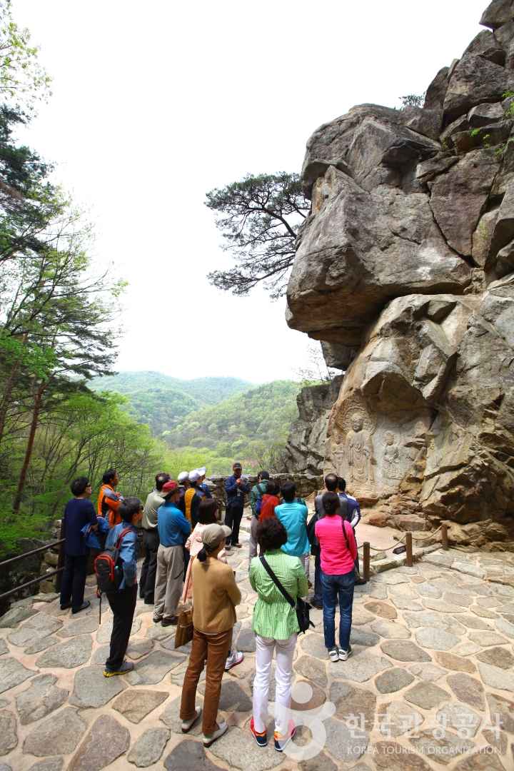 서산 마애삼존불
