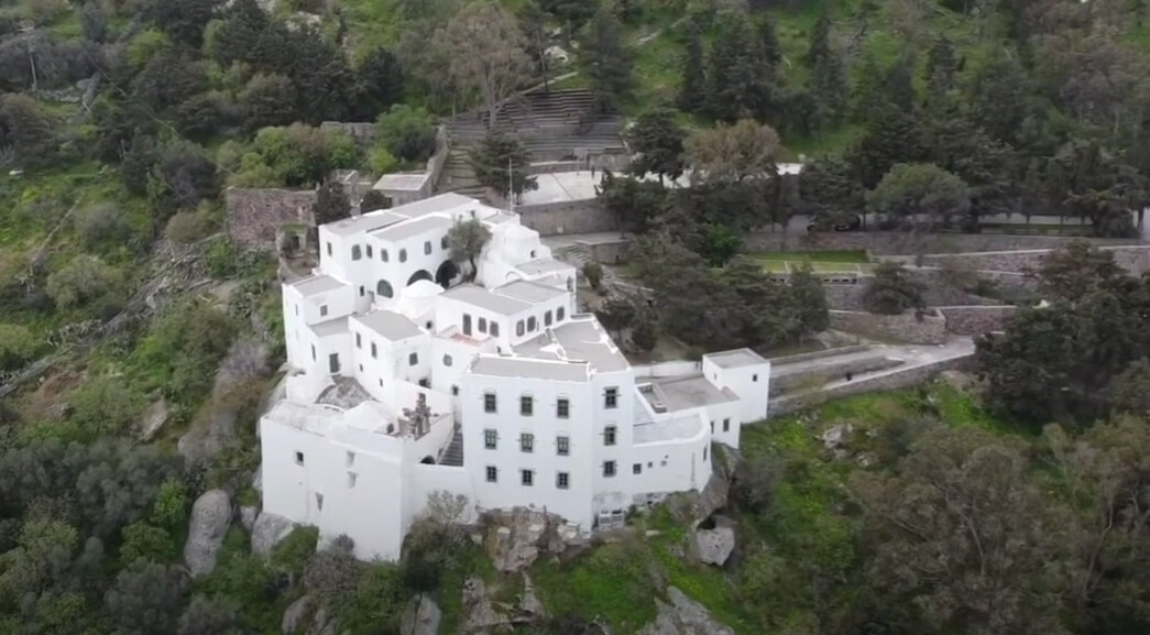 그리스 파트모스 섬에 있는 성 요한 수도원과 요한 묵시록 동굴