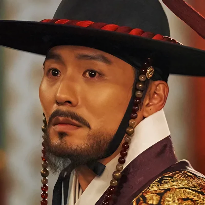 세작, 매혹된 자들에서 이선 역을 맡은 배우 최대훈