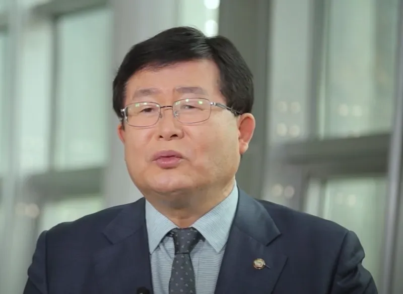국회의원 인터뷰 장면1.webp