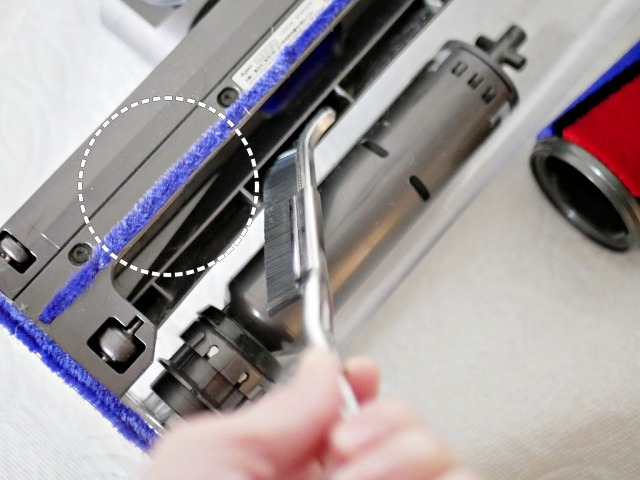 다이슨 청소기 먼지통 비우기 헤드 청소