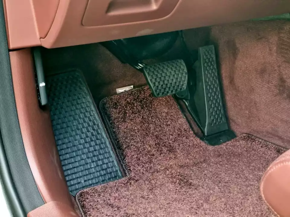 G90은 가속이 부드러웠습니다. 제동성은 다소 느긋합니다.