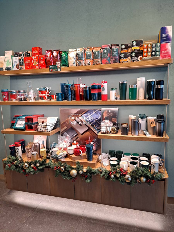 스타벅스 1층 진열대