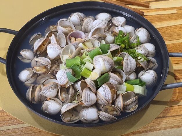 생생정보 장사의 신 수원 대왕 조개칼국수 맛집 조마담칼국수 수원행궁동본점