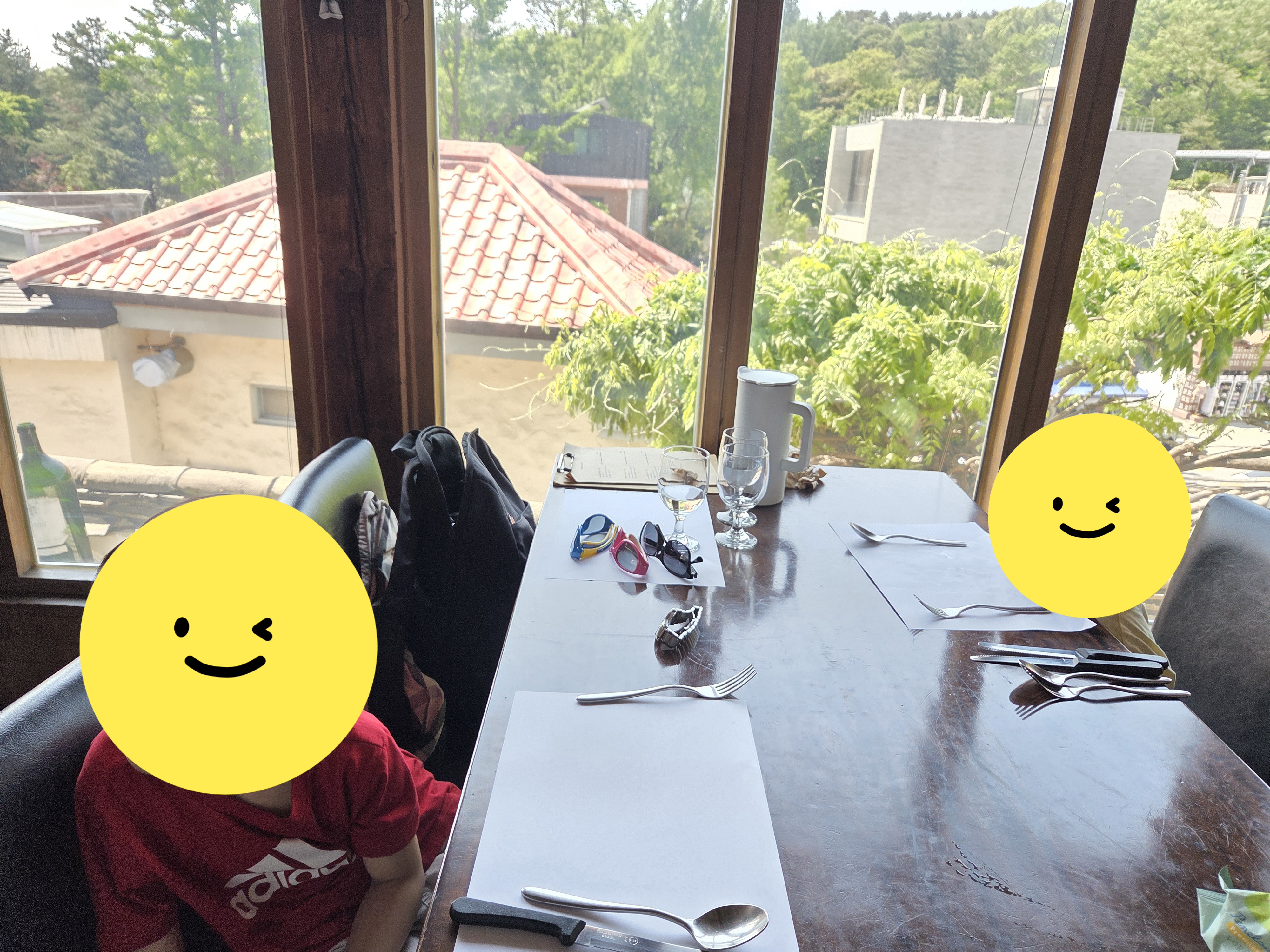 삼청동 로마네꽁띠 내부 분위기와 창밖 풍경
