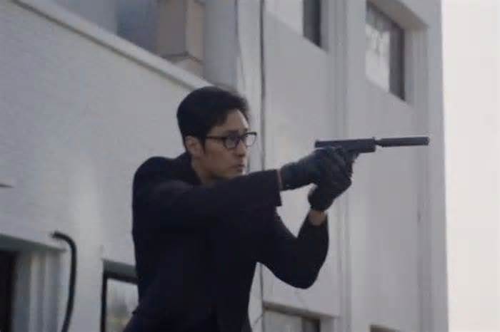소지섭이 주상욱 앞에서 무릎 꿇은 장면