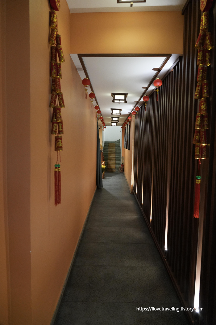 더_목_스파_복도