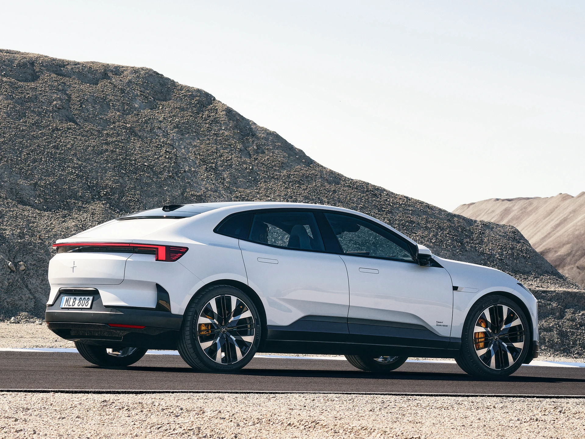 폴스타 폴스타 4