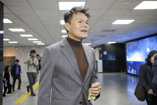 박진영 국감 의상 시스루 패션