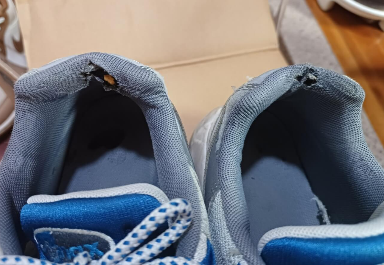 손상된뒤꿈치-나이키운동화-두번째