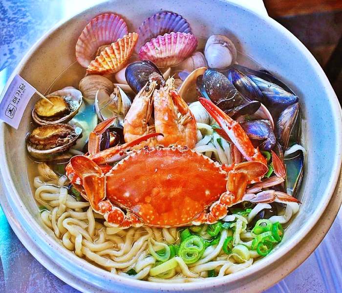 경주 황리단길 맛집 추천 생방송투데이 지금이 딱이야! 동해 바다 대게 해물칼국수 대게찜 오늘방송 자족식당