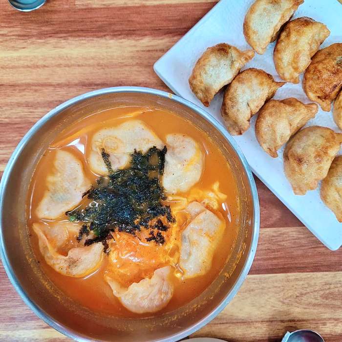 생방송 오늘저녁 청주 무심천 벚꽃길 서문시장 고추만둣국 맛집