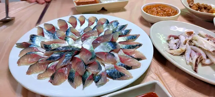 먹자 포구 욕지도의 살아있는 맛 고등어회 생선구이 맛있는 횟집 통영 욕지도 맛집 추천
