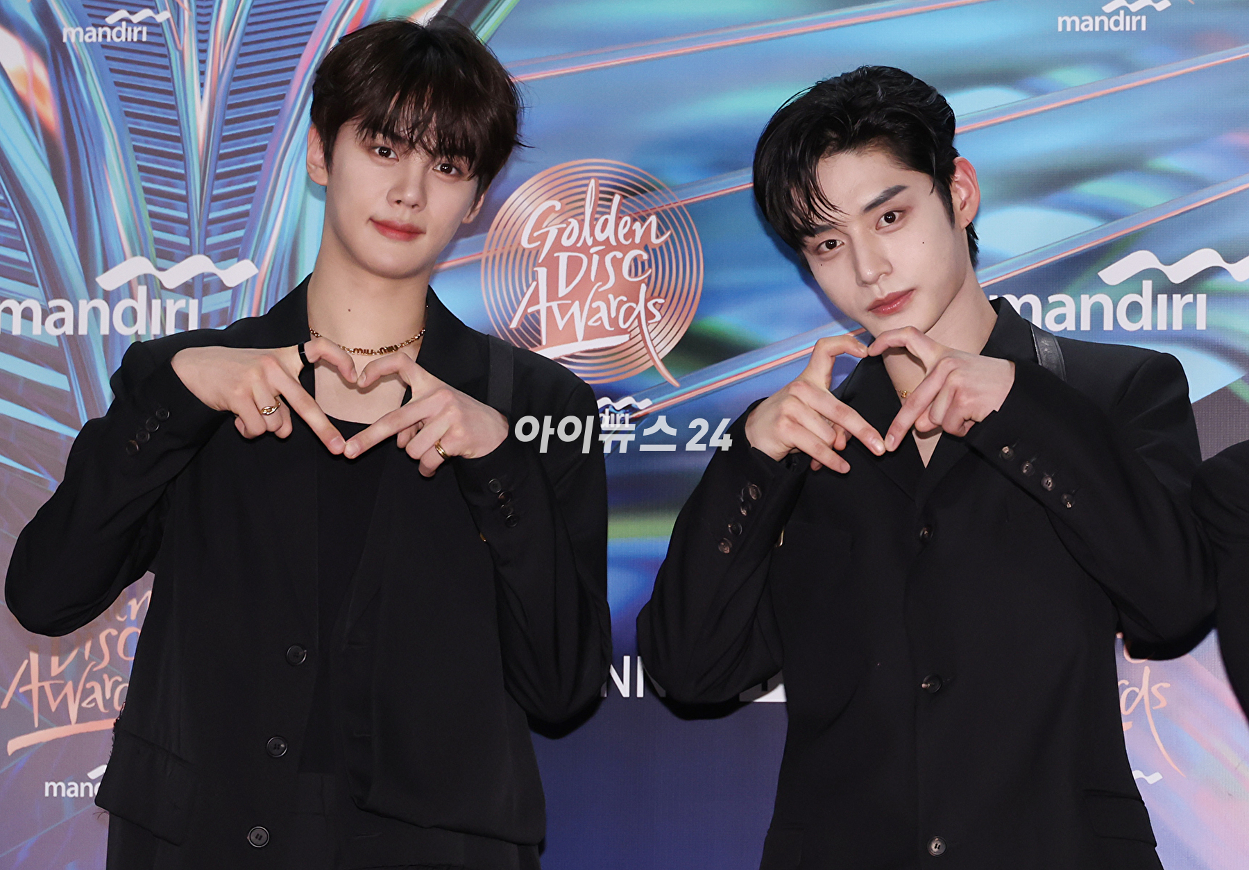 그룹 제로베이스원이 6일 오후 인도네시아 자카르타 인터내셔널 스타디움에서 열린 '제38회 골든디스크 어워즈 with 만디리'에 참석하고 있다. [사진=골든디스크 어워즈 사무국]