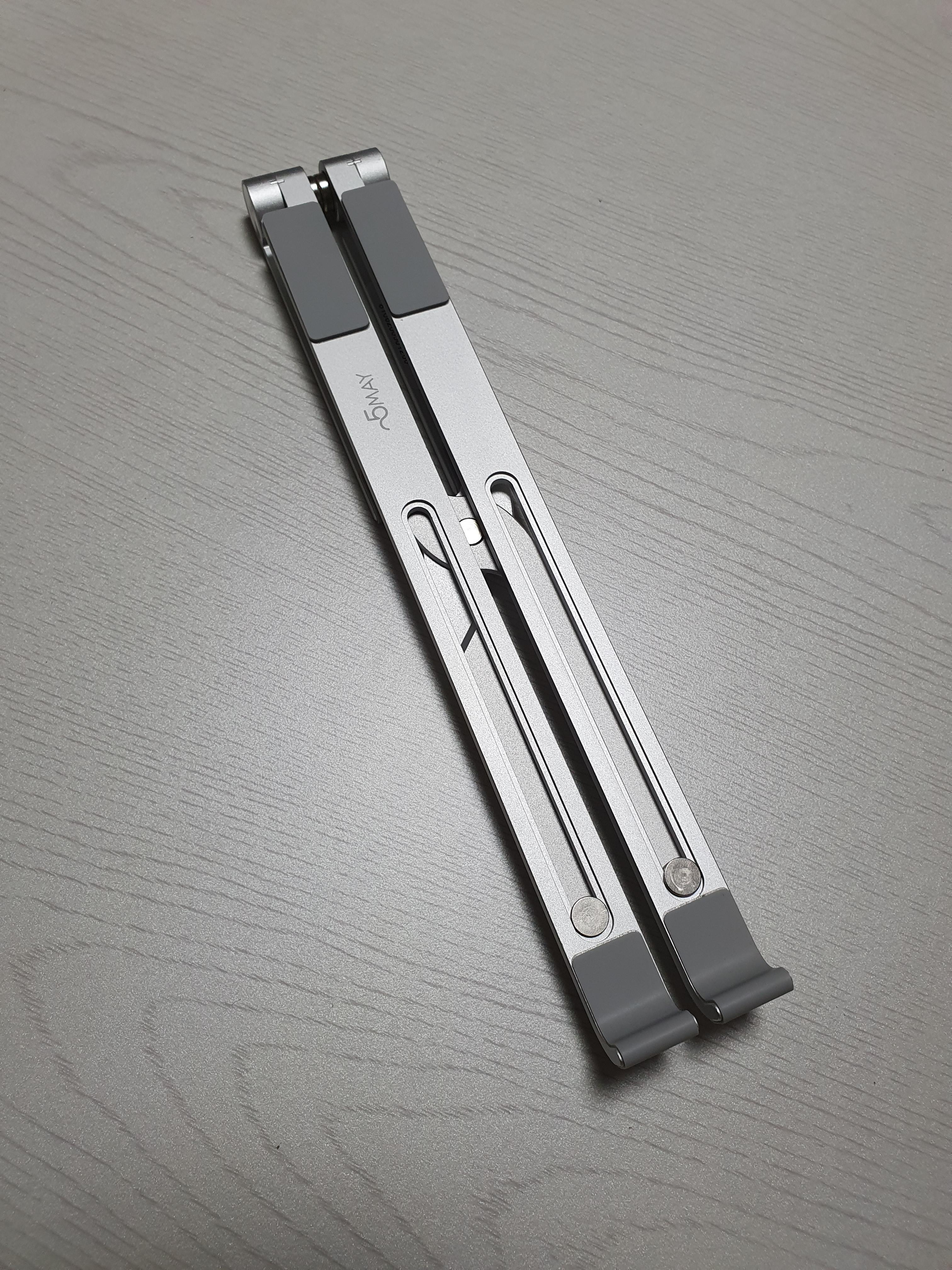 노트북 거치대 앞면