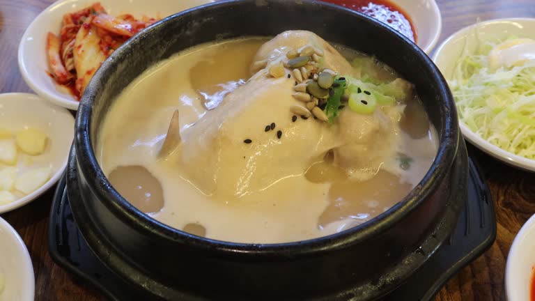 닭고기는 저지방 고단백 식품으로 소화가 잘된다.