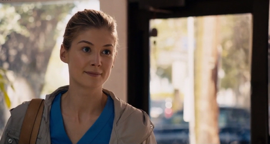 리턴 투 센더 로자먼드 파이크