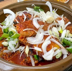 솥뚜껑닭볶음탕