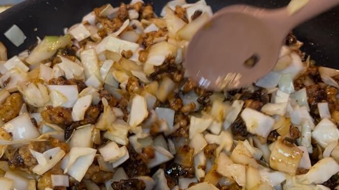 모든 재료 볶는 이미지