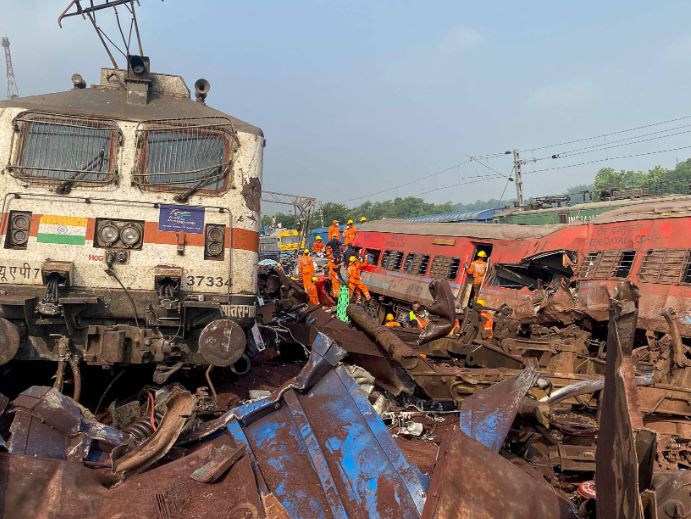 인도 발라소르 최악의 열차 충돌 사고