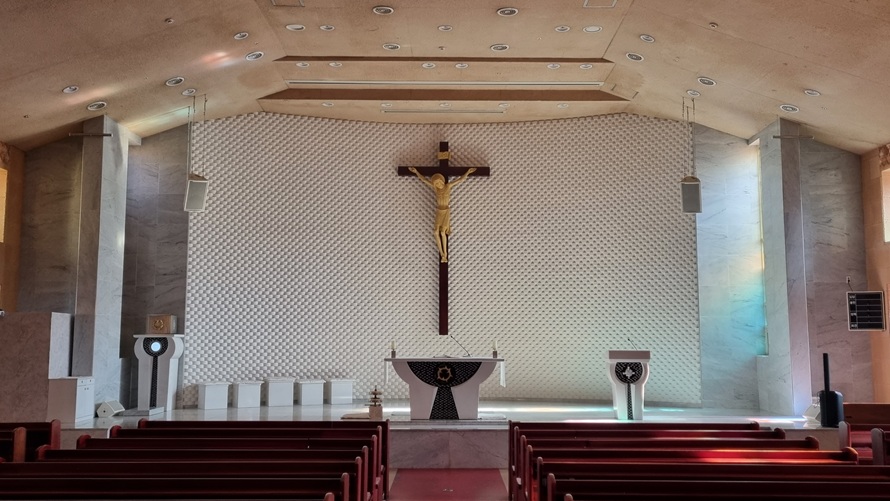 서울 인헌동성당 성전 내부 사진