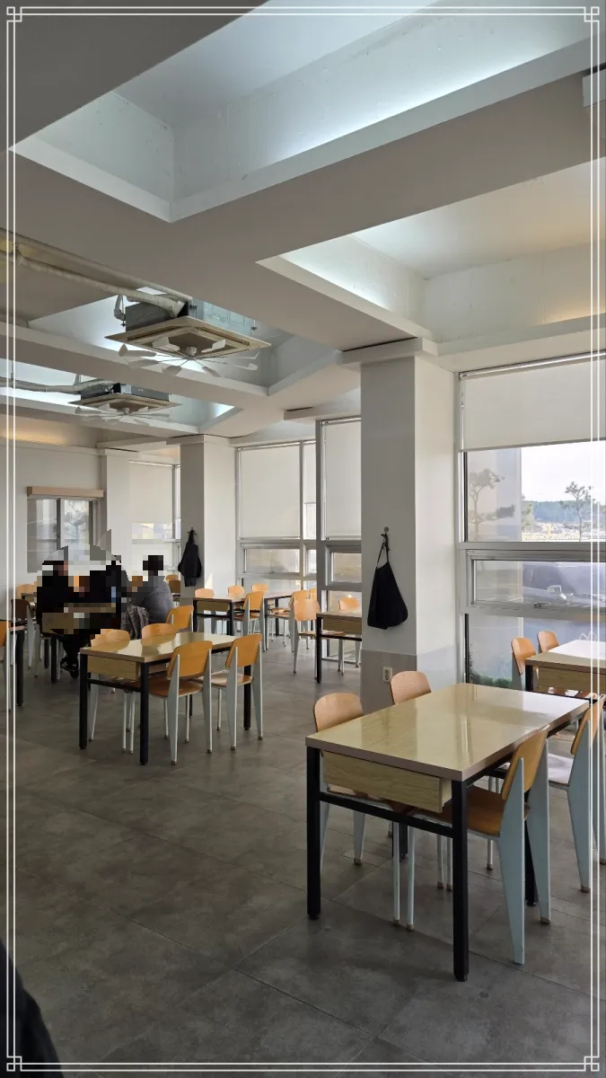 포항-태산만두본점-1층-내부-좌석