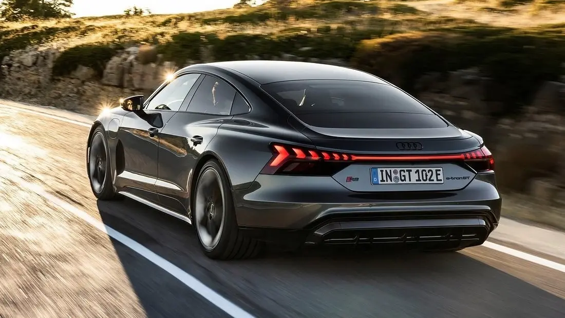 아우디 e-트론 GT 실구매가 모의견적 연비 제원 승차감 실내 디자인 인테리어 총정리